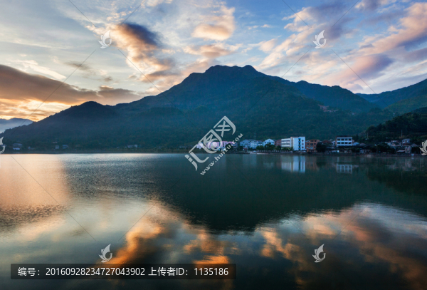 山水連天