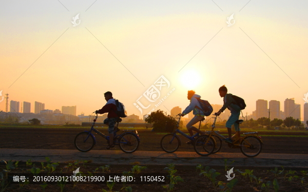 迎著朝陽(yáng)騎樂無(wú)窮上學(xué)去