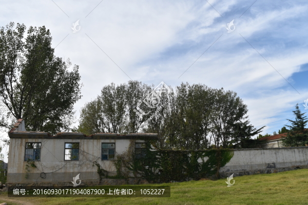 藍(lán)天,破房子,拆遷