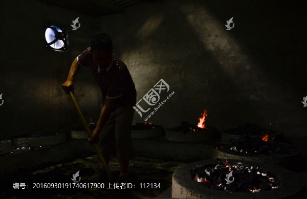 炭焙打炭堆