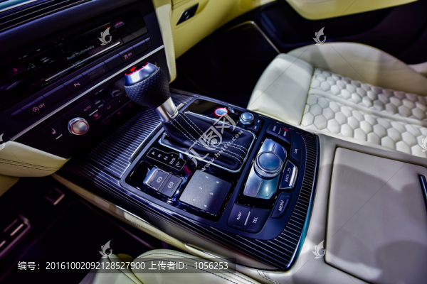 轎車駕駛室