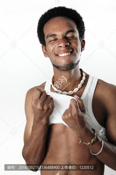 帶著微笑的非洲男人