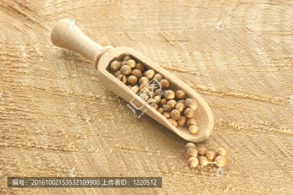 在木材板木鏟香菜