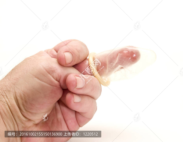 用你的手指套上避孕套