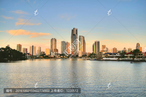 沖浪者天堂的地平線在日落