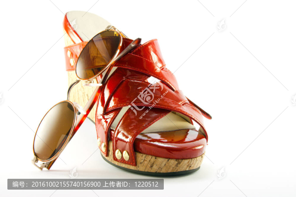 紅鞋和太陽眼鏡
