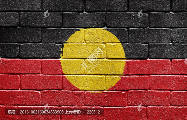 在磚墻的原住民旗幟
