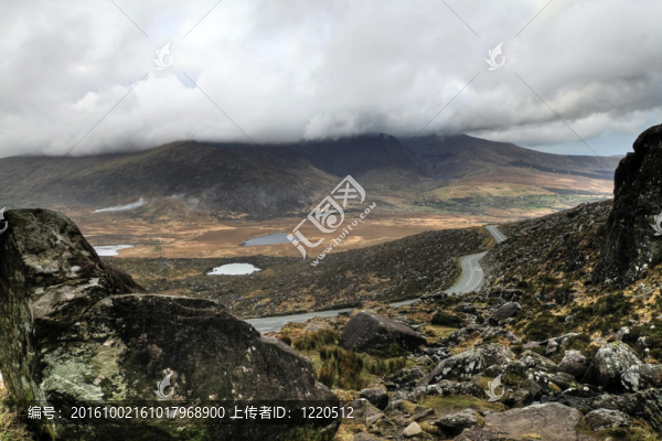 在丁格爾半島丘陵路