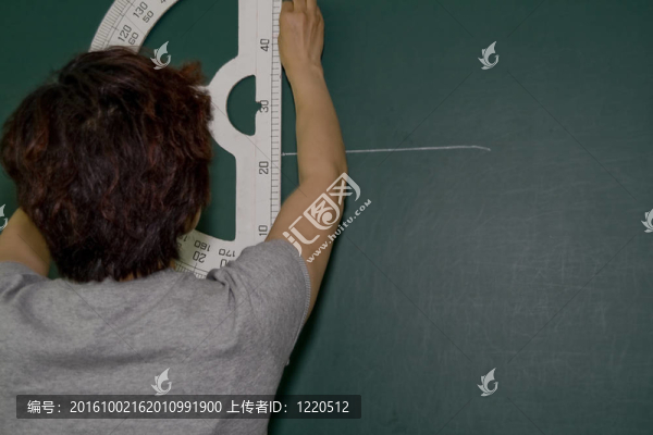 在前面的blackboarder老師