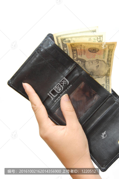 有金錢和手的黑色錢包