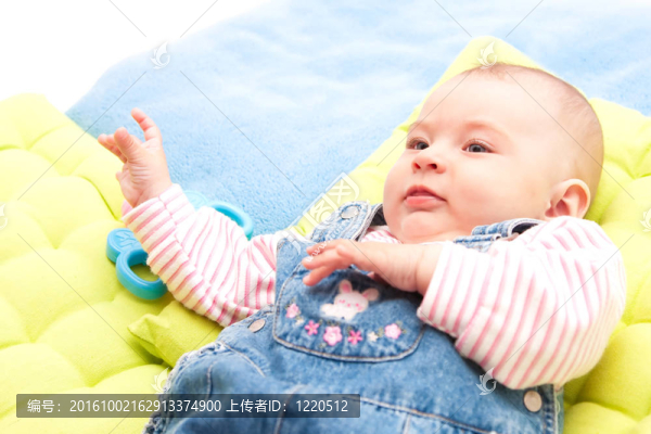 小女孩