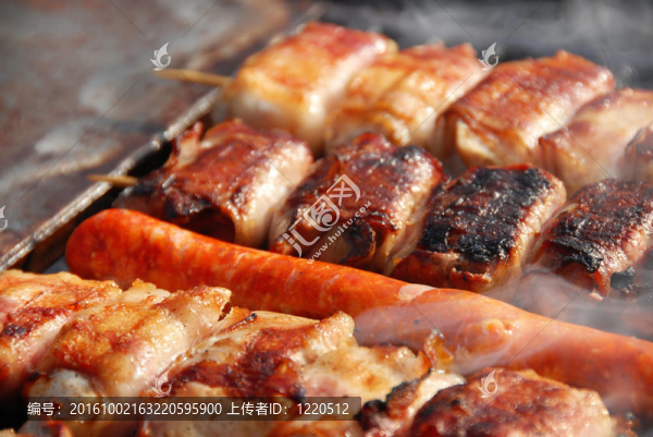 肉類在燒烤