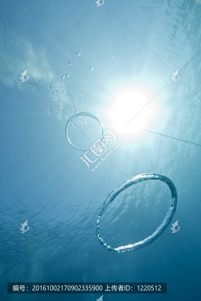 海洋；太陽和氣泡