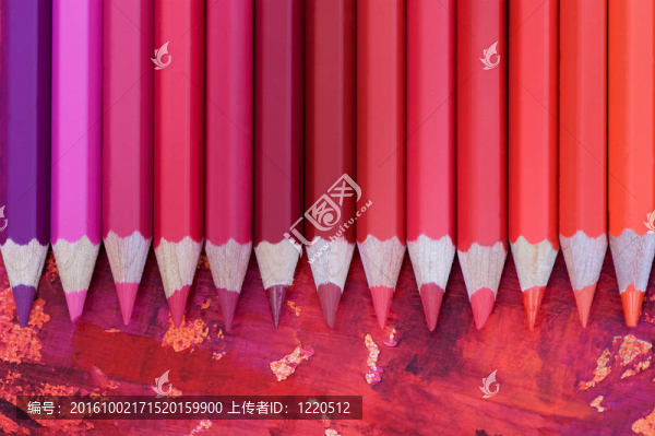 許多彩色鉛筆