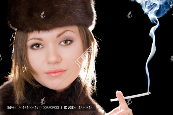 用香煙的女人的畫像