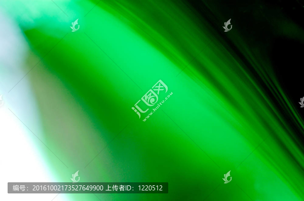 反射在玻璃上