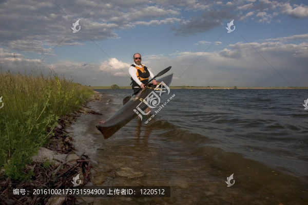 賽艇下水在湖