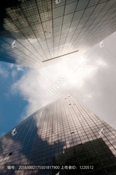 建筑中的天空
