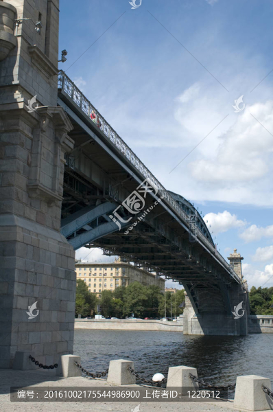 河上的橋