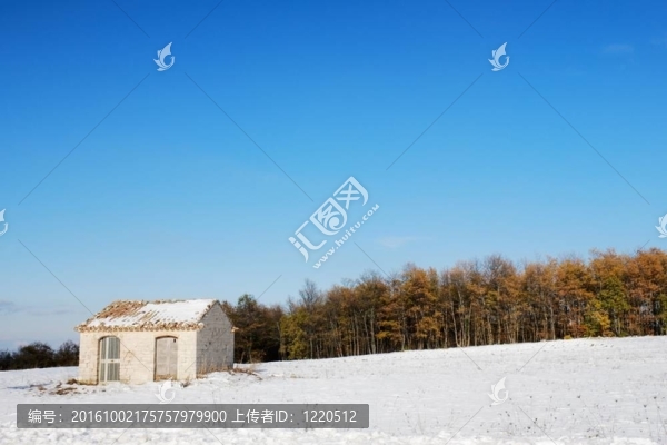 雪中的小屋