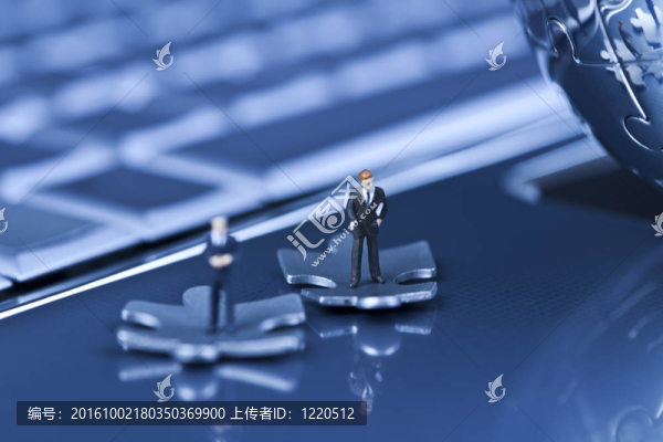 商人在筆記本電腦