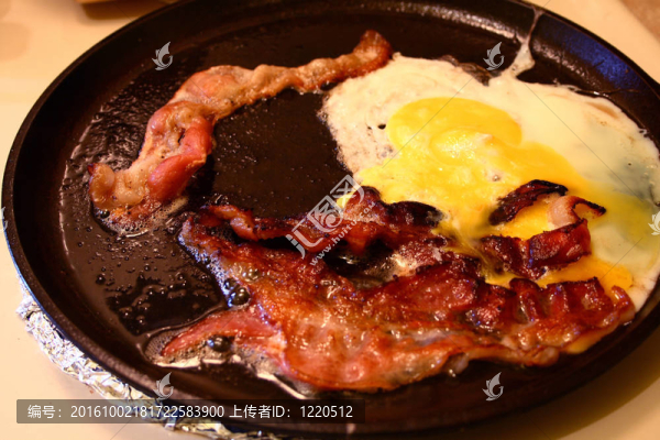 熏肉和雞蛋
