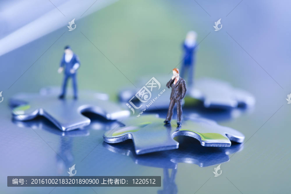 在電腦背景的人