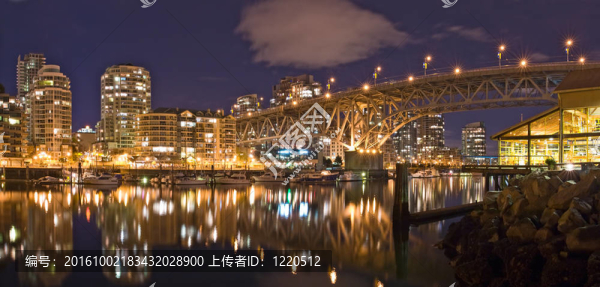 在溫哥華的威街大橋夜景