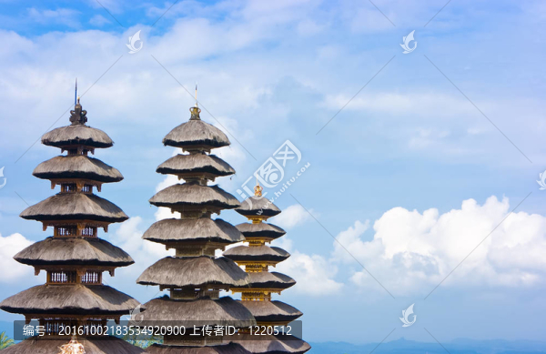 天空中的塔
