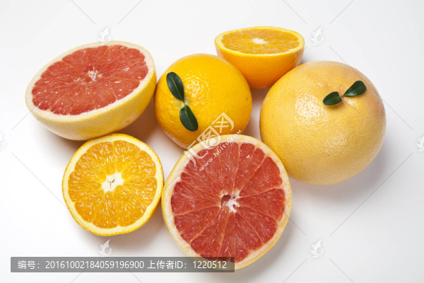 白色背景上的水果
