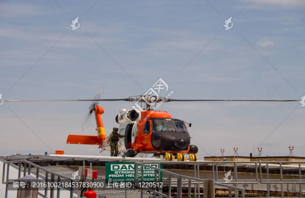 海岸警衛(wèi)隊(duì)襲擊救援直升機(jī)