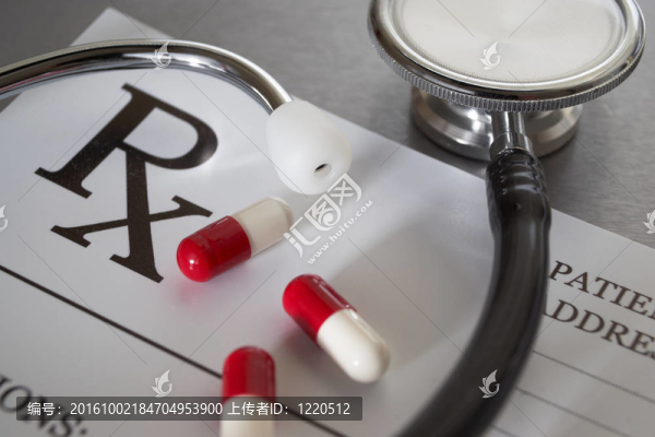 靠近RX處方和聽(tīng)診器