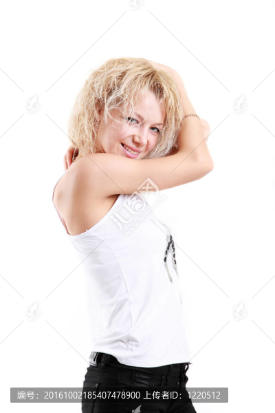 女孩微笑