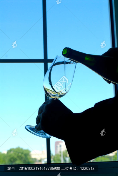 倒酒