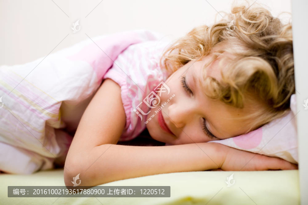 熟睡的女孩