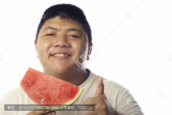 亞洲男人高興與西瓜