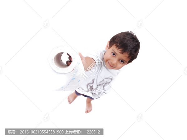 小孩抱著衛(wèi)生紙