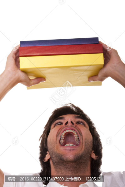 帶書的年輕人