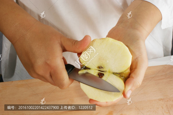 準(zhǔn)備做一個(gè)fruitsalad水果