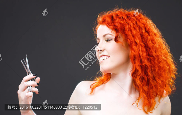 紅頭發(fā)的剪刀