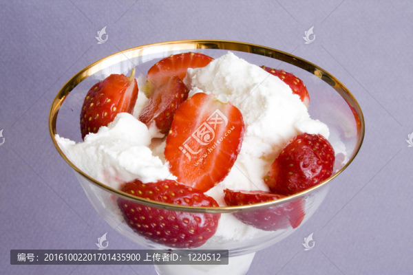 Strawberry冰淇淋