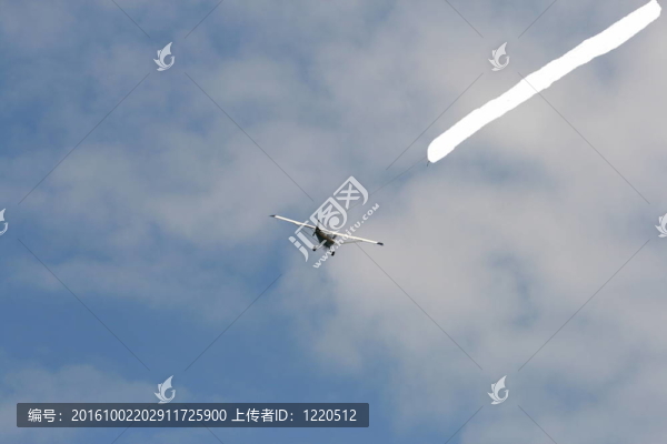飛機(jī)與旗幟
