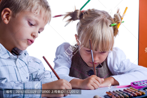 兩圖的孩子