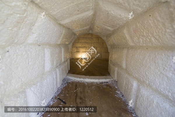 雪塊砌成的圓頂小屋