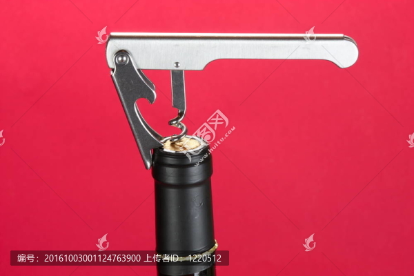 紅光下的軟木塞Corkscrew。