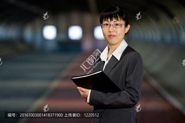 年輕亞洲商業(yè)女性