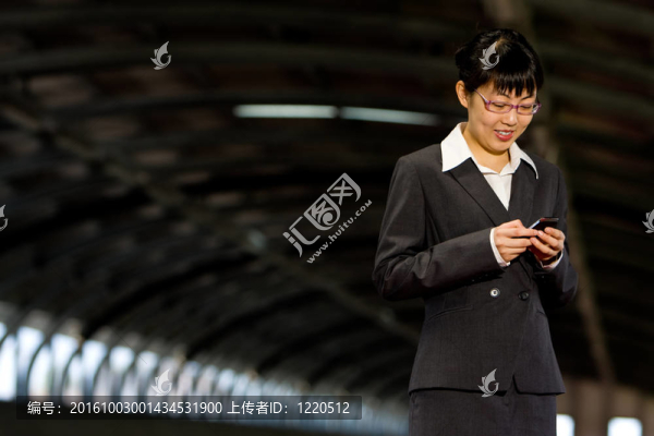 亞洲商業(yè)女性手機(jī)