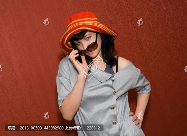引腳的女孩