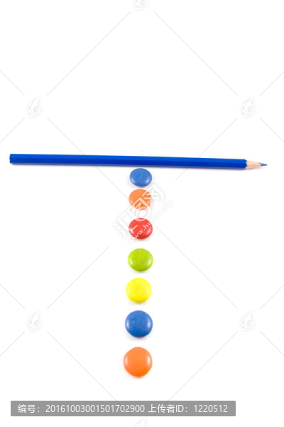 字母T由彩色豆
