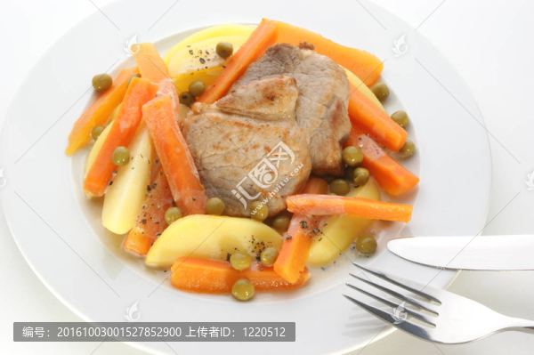 胡蘿卜和排骨土豆